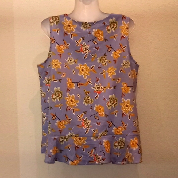 Denim & Co Blue Floral Printed Sleeveless Blouse with Peplum - Picture 7 of 13